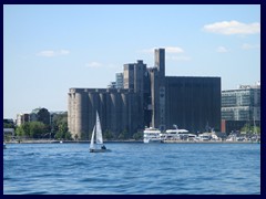 View of the Harbourfront the tour boat 045